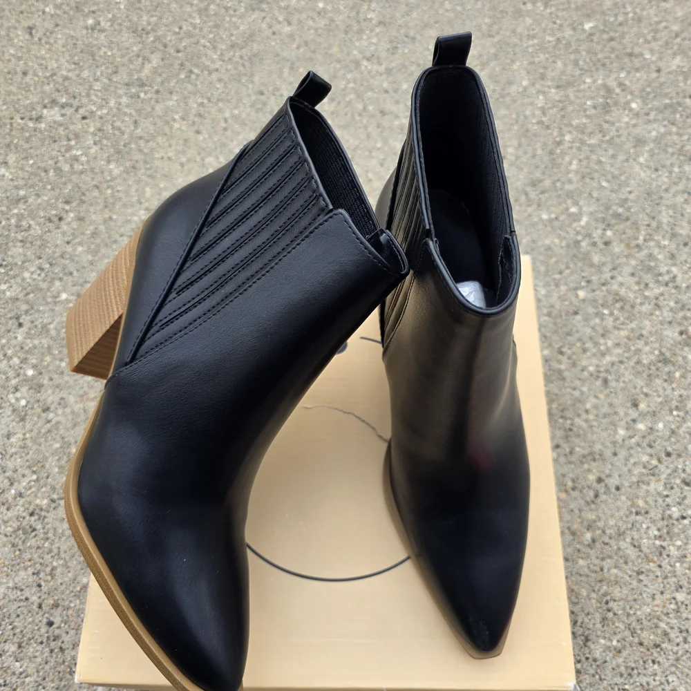 Soda Classic Black Ankle Boot with Stacked Heel - Women Size 7.5